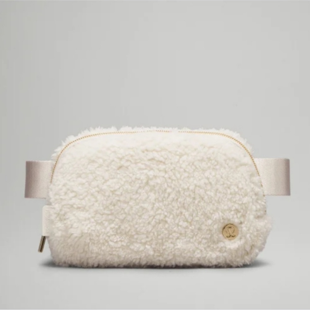Lululemon Sherpa Belt Bag
